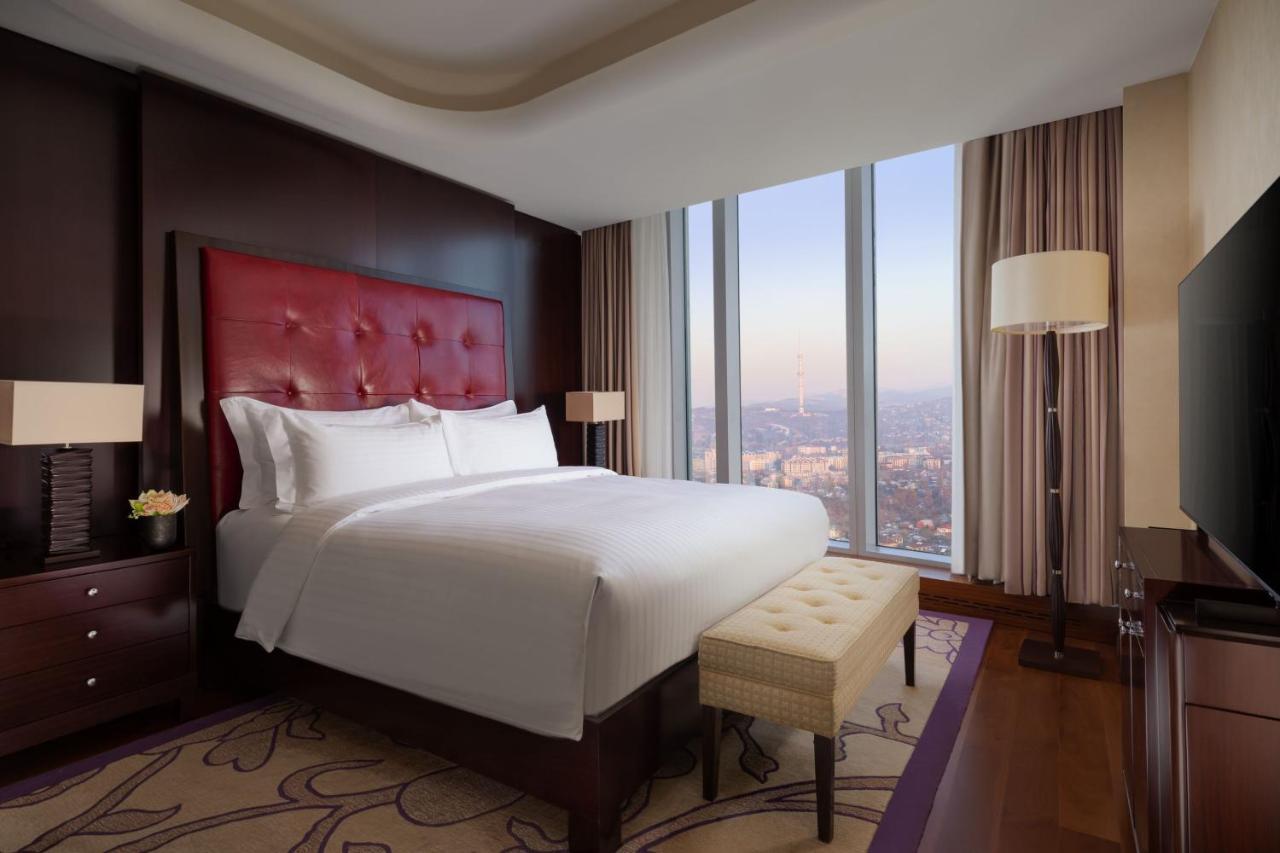מלון The Ritz-Carlton, אלמטי מראה חיצוני תמונה