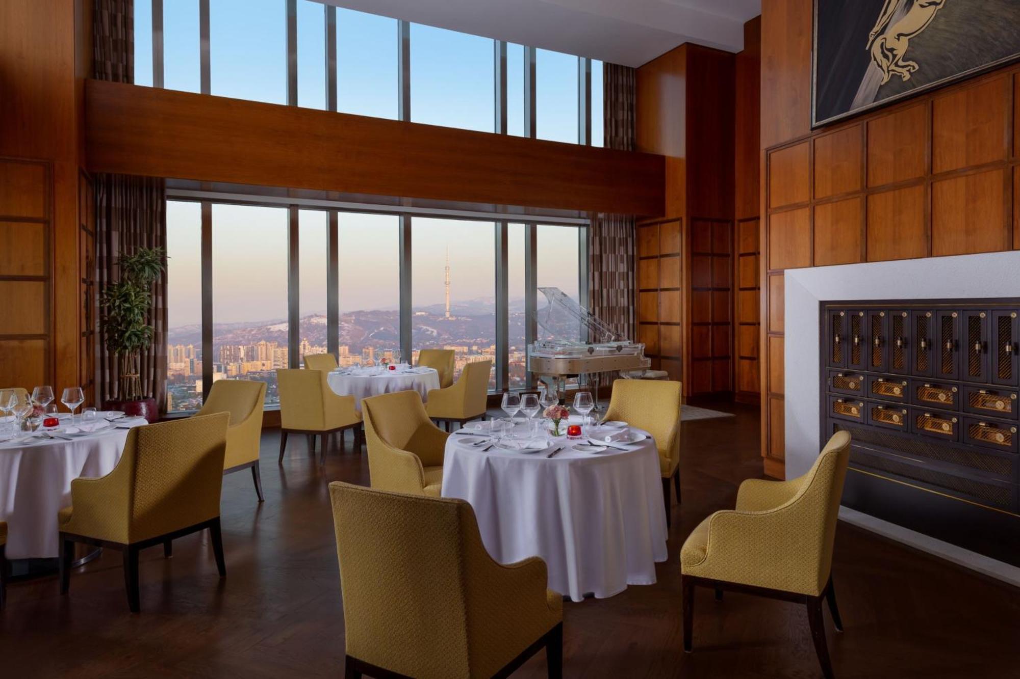 מלון The Ritz-Carlton, אלמטי מראה חיצוני תמונה